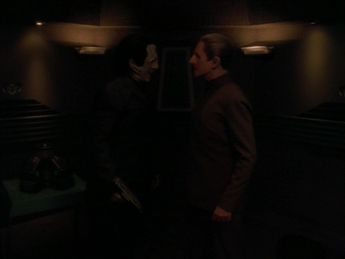 extant_StarTrek_DS9_3x21-TheDieIsCast_03043.jpg