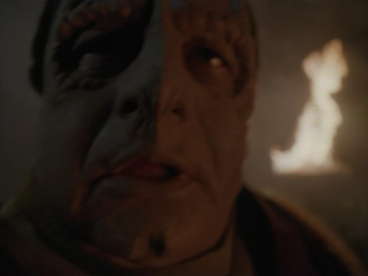 extant_StarTrek_DS9_3x21-TheDieIsCast_03218.jpg