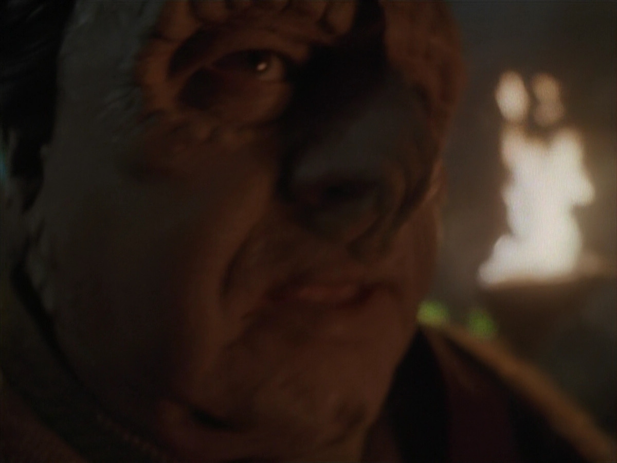 extant_StarTrek_DS9_3x21-TheDieIsCast_03229.jpg