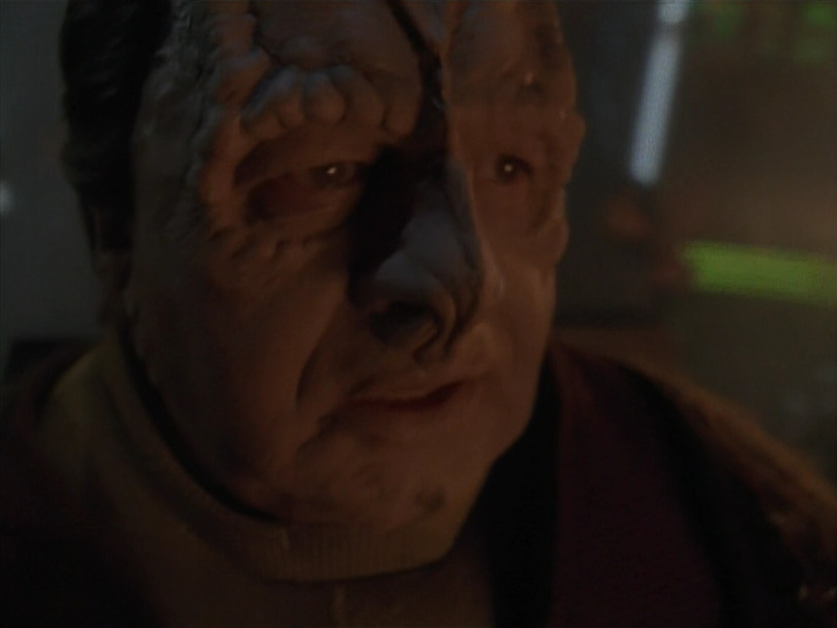 extant_StarTrek_DS9_3x21-TheDieIsCast_03286.jpg
