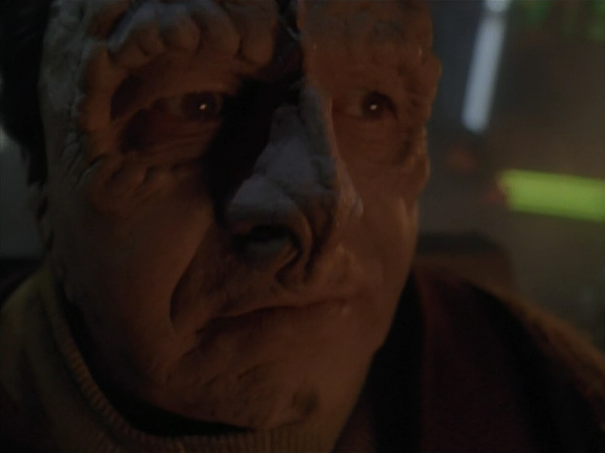 extant_StarTrek_DS9_3x21-TheDieIsCast_03288.jpg