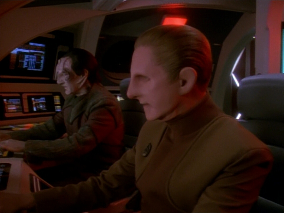 extant_StarTrek_DS9_3x21-TheDieIsCast_03319.jpg