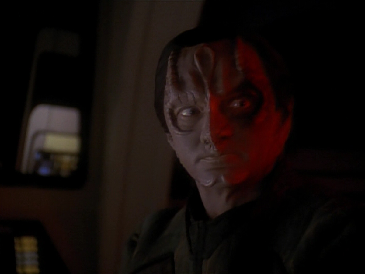 extant_StarTrek_DS9_3x21-TheDieIsCast_03352.jpg
