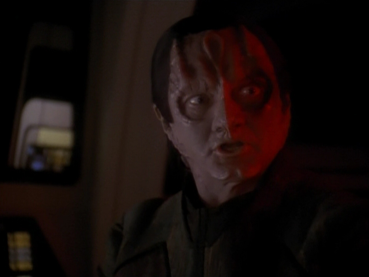 extant_StarTrek_DS9_3x21-TheDieIsCast_03358.jpg