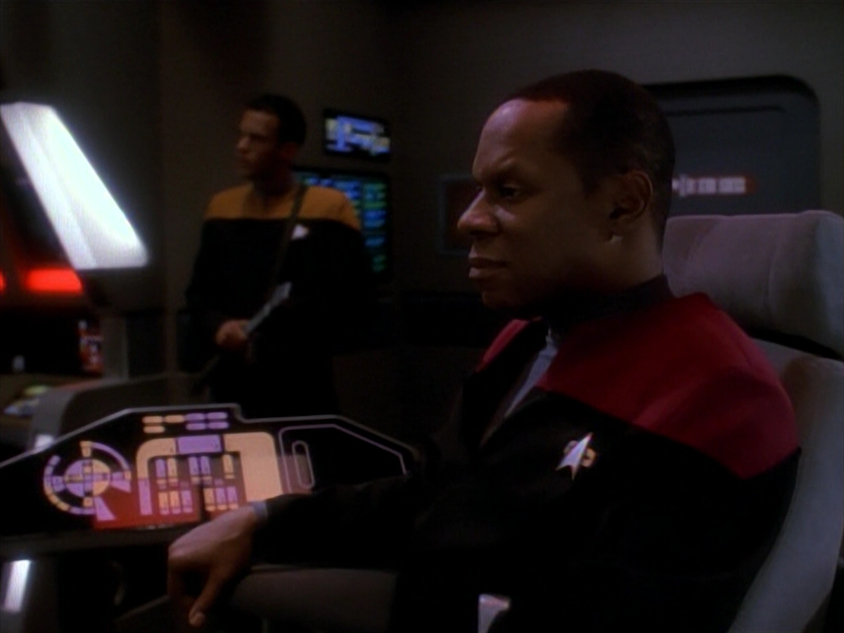 extant_StarTrek_DS9_3x21-TheDieIsCast_03424.jpg