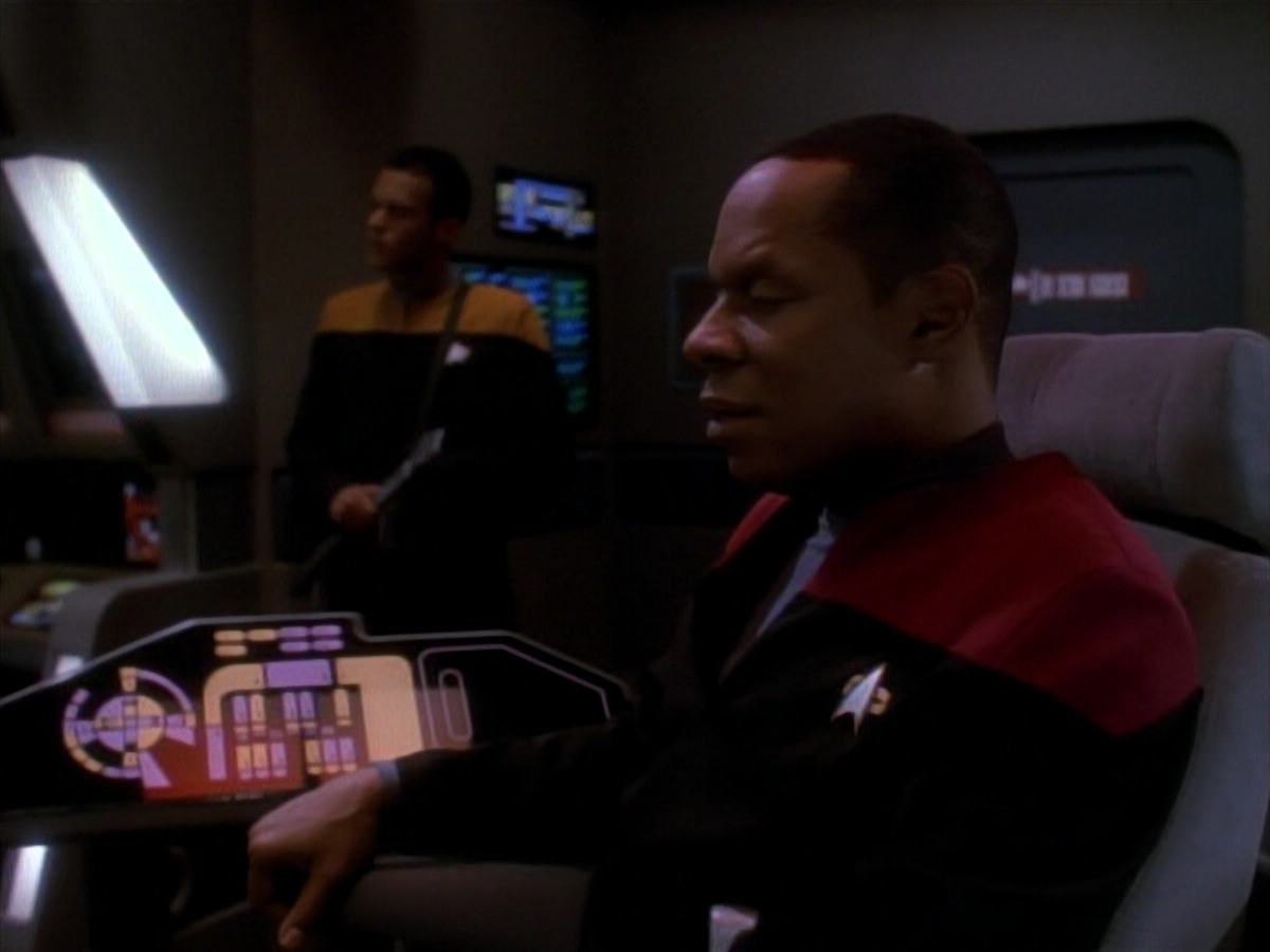 extant_StarTrek_DS9_3x21-TheDieIsCast_03425.jpg
