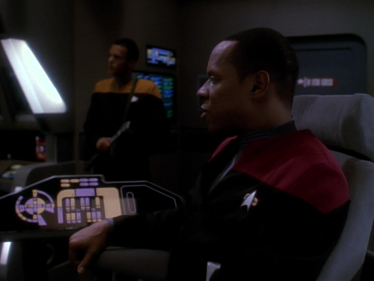 extant_StarTrek_DS9_3x21-TheDieIsCast_03426.jpg