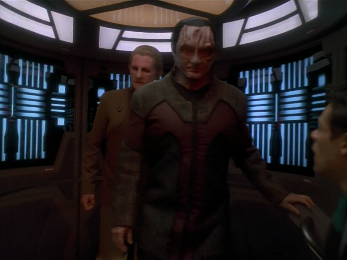 extant_StarTrek_DS9_3x21-TheDieIsCast_03431.jpg