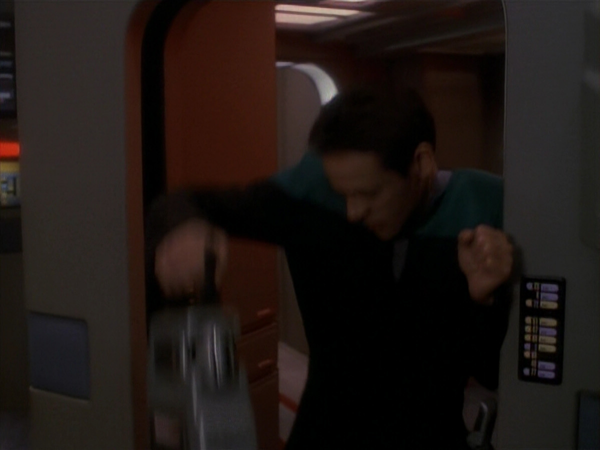 extant_StarTrek_DS9_3x21-TheDieIsCast_03492.jpg