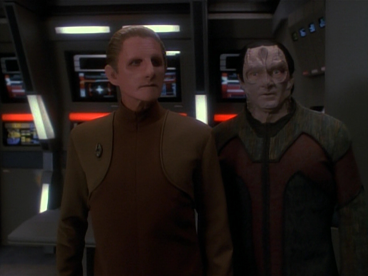 extant_StarTrek_DS9_3x21-TheDieIsCast_03509.jpg