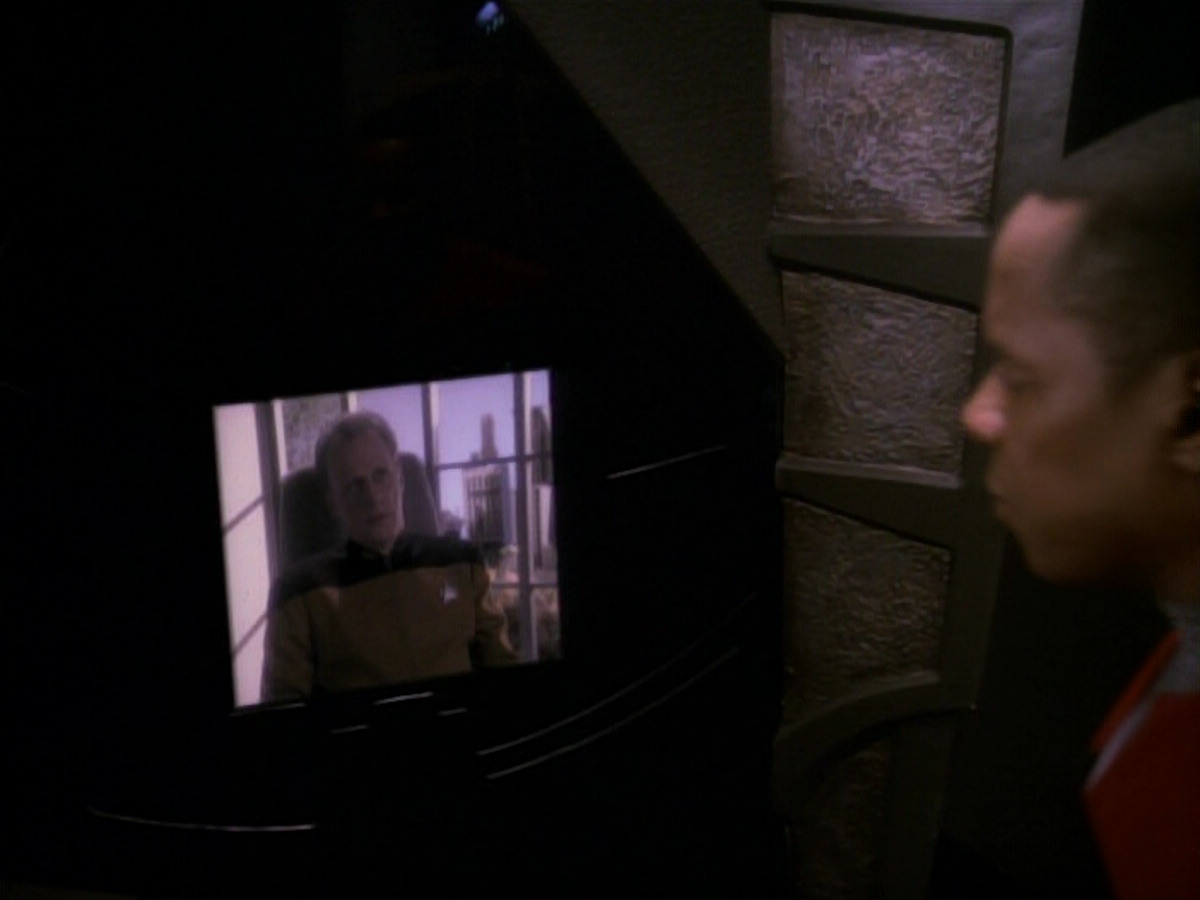 extant_StarTrek_DS9_3x21-TheDieIsCast_03560.jpg