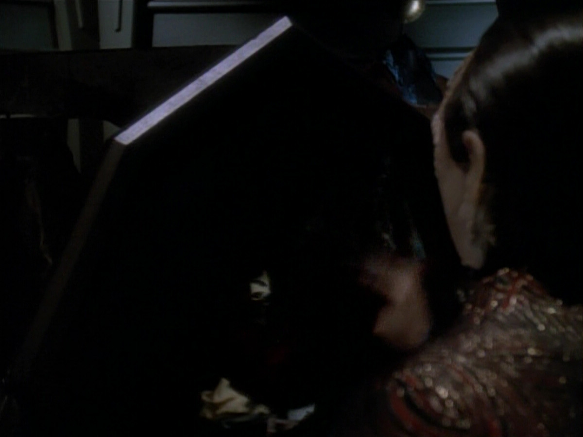 extant_StarTrek_DS9_3x21-TheDieIsCast_03628.jpg