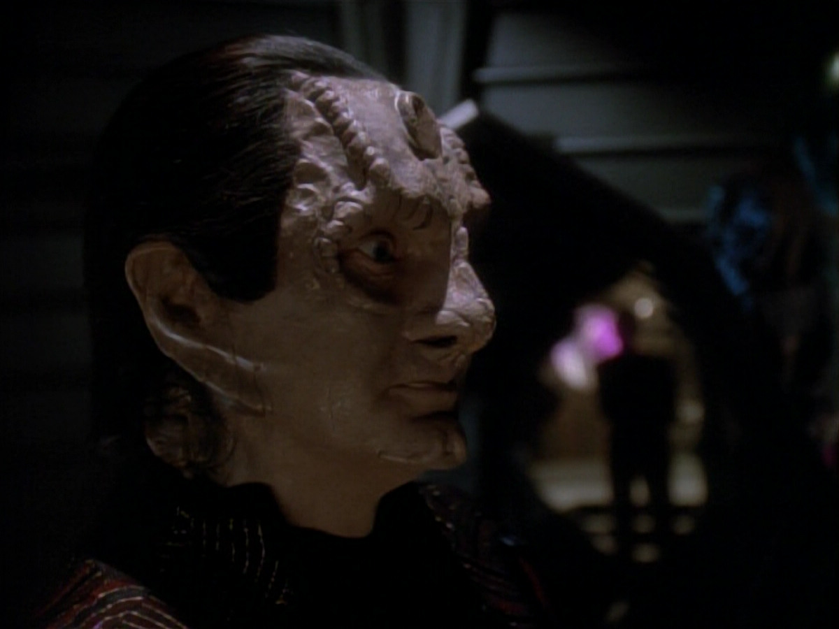 extant_StarTrek_DS9_3x21-TheDieIsCast_03722.jpg