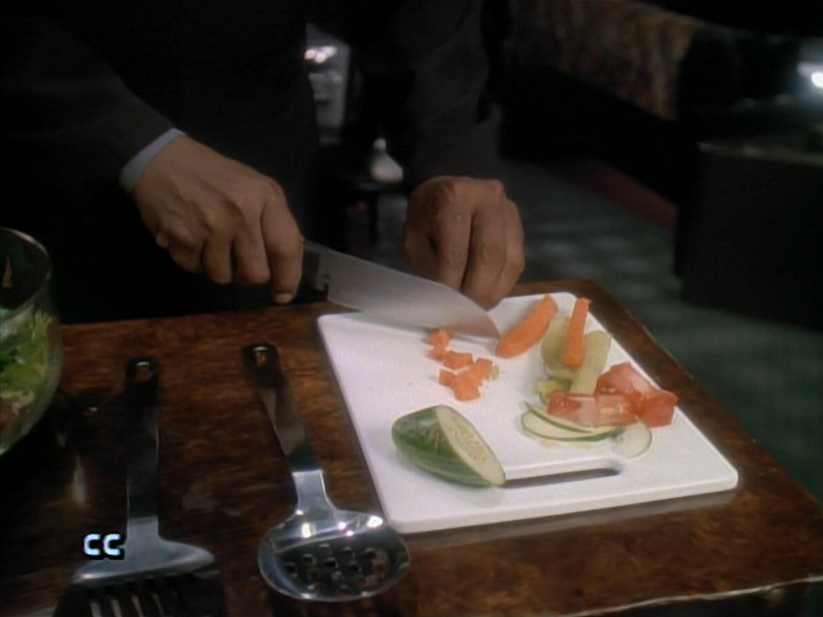 extant_StarTrek_DS9_3x23-FamilyBusiness_00005.jpg
