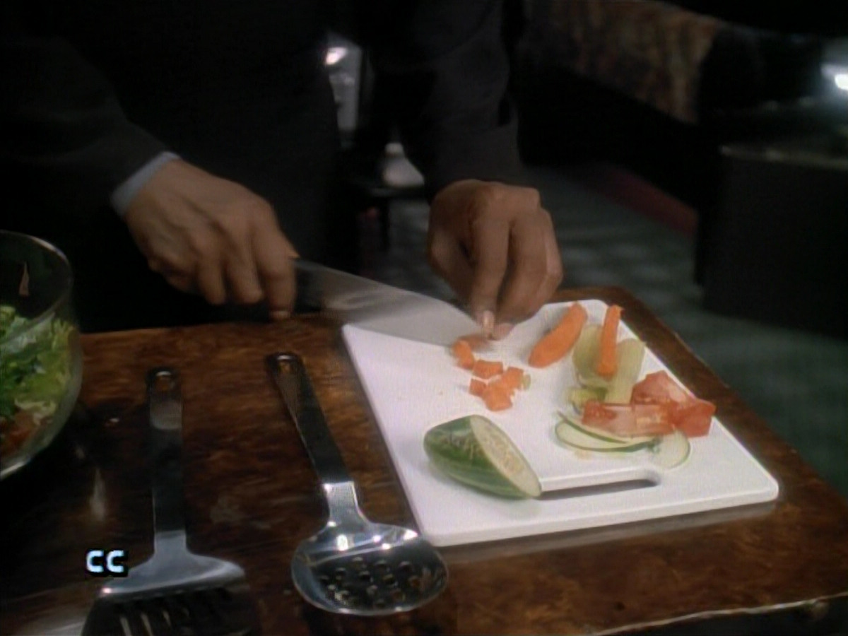extant_StarTrek_DS9_3x23-FamilyBusiness_00006.jpg