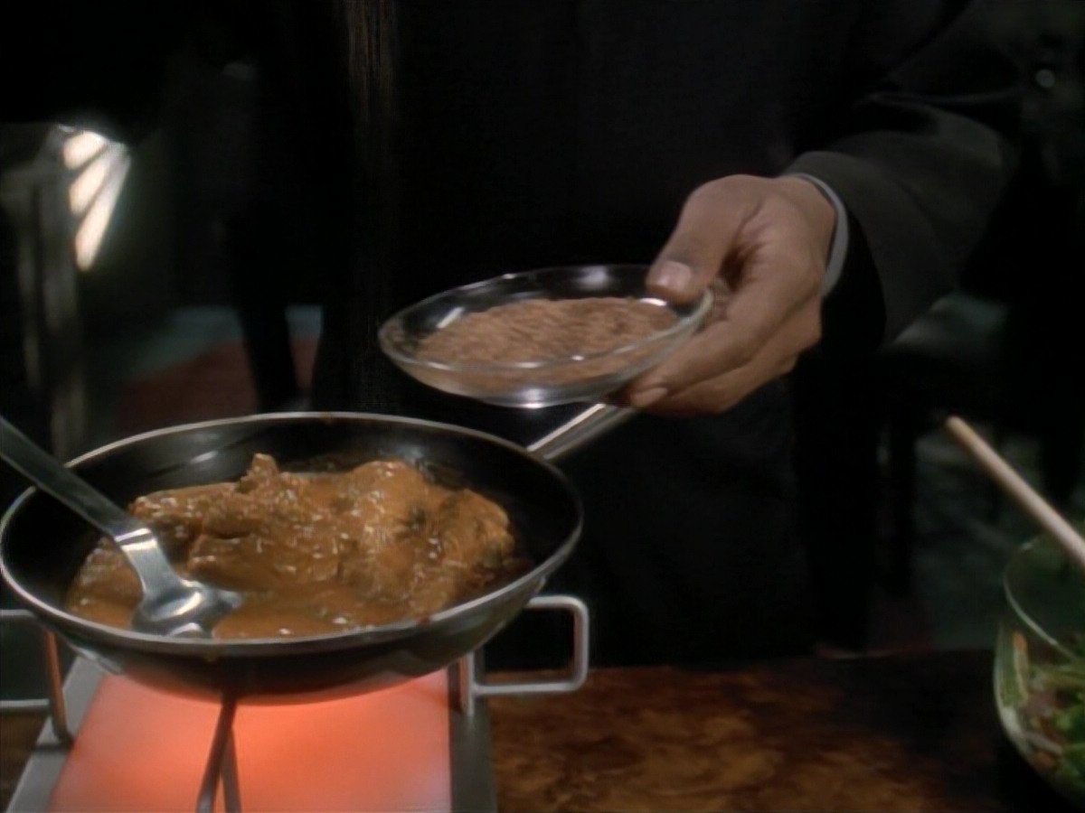 extant_StarTrek_DS9_3x23-FamilyBusiness_00022.jpg