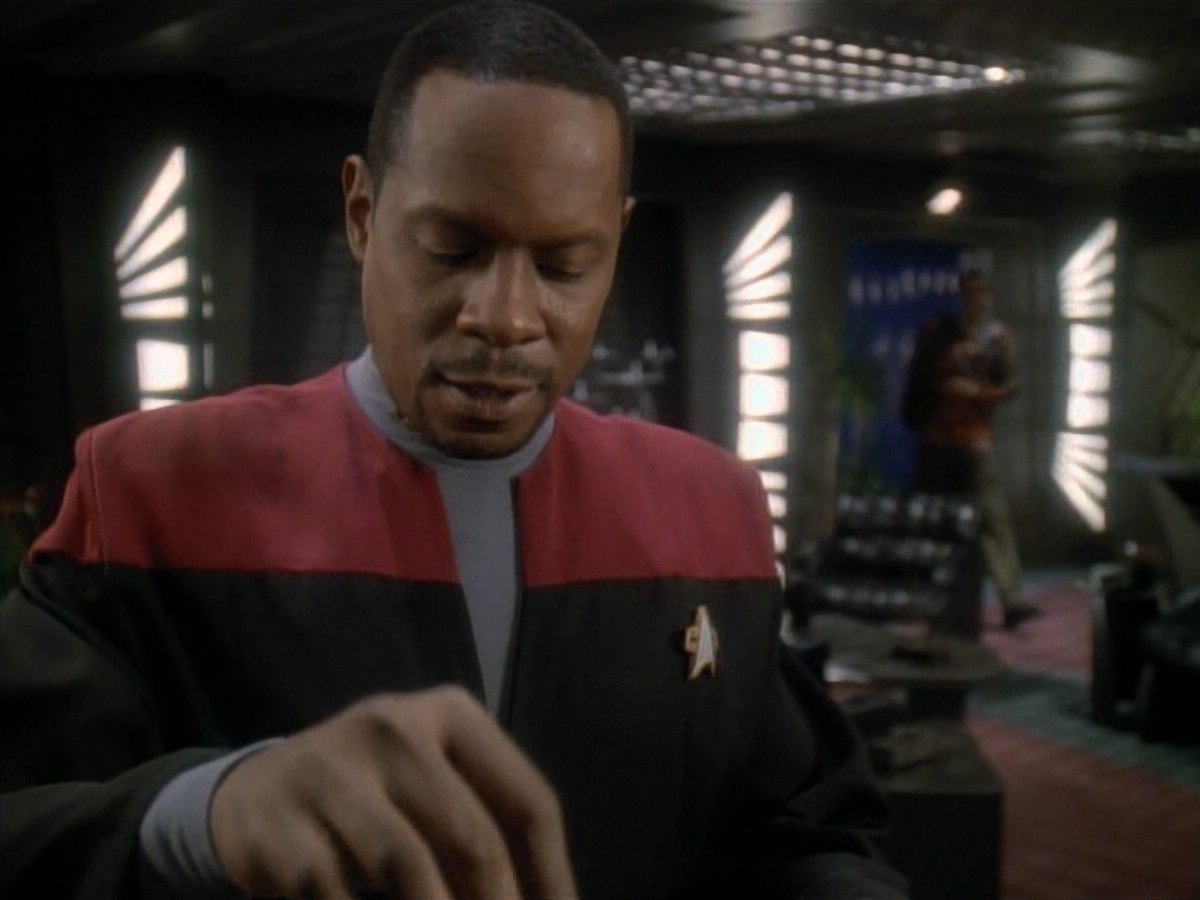extant_StarTrek_DS9_3x23-FamilyBusiness_00032.jpg
