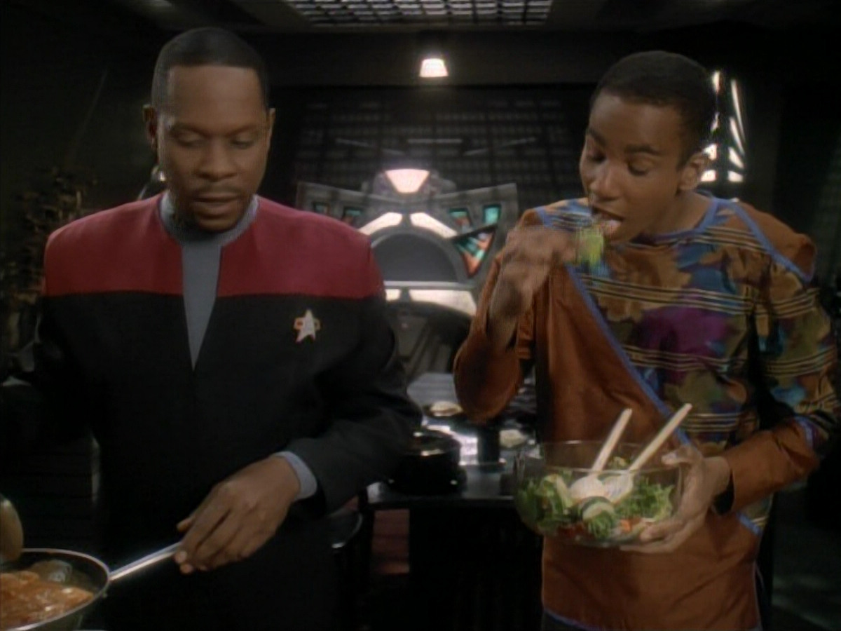extant_StarTrek_DS9_3x23-FamilyBusiness_00046.jpg