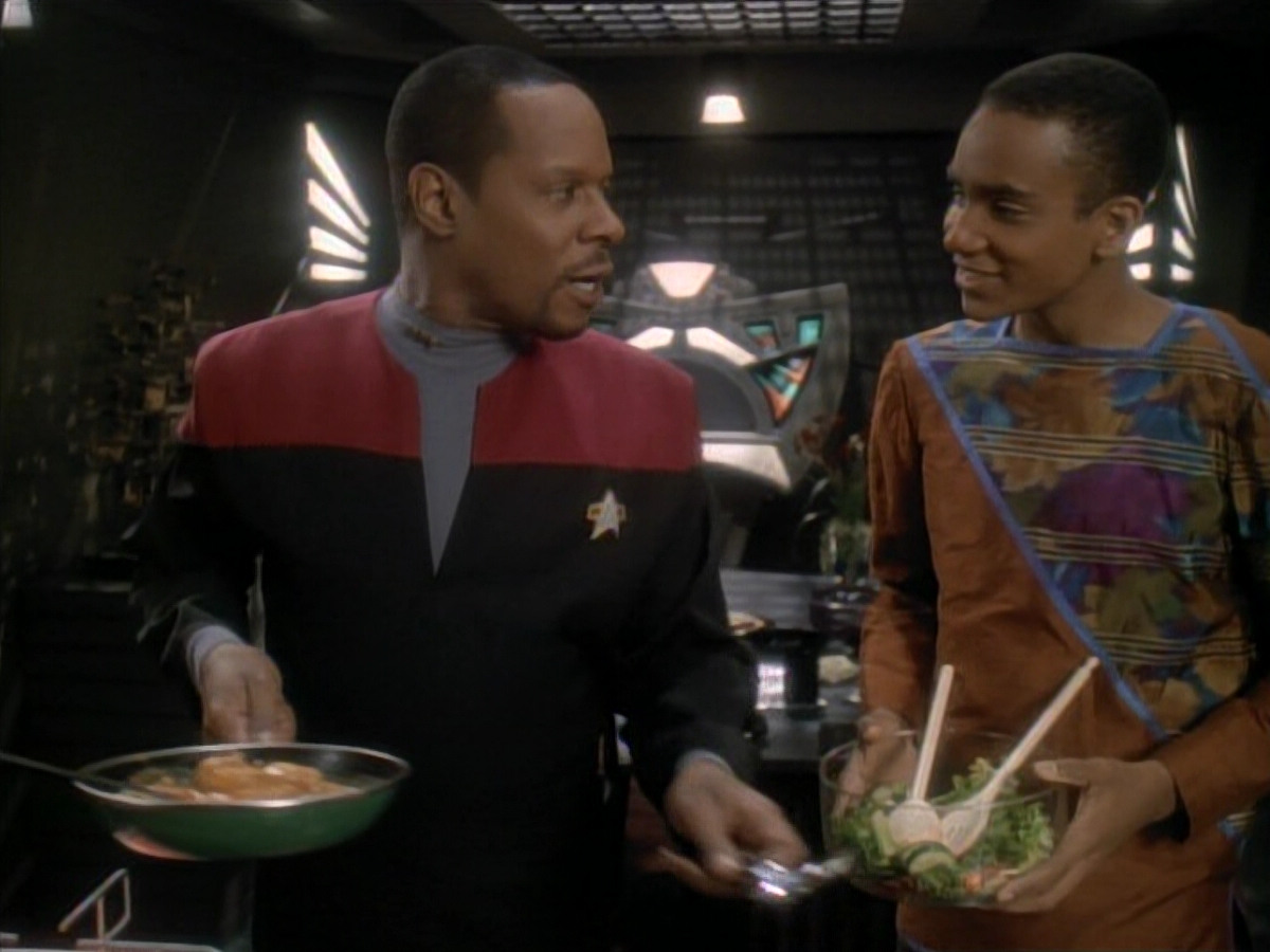 extant_StarTrek_DS9_3x23-FamilyBusiness_00060.jpg