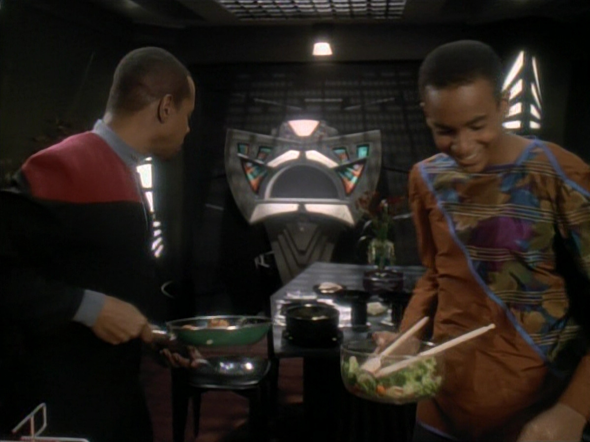 extant_StarTrek_DS9_3x23-FamilyBusiness_00064.jpg