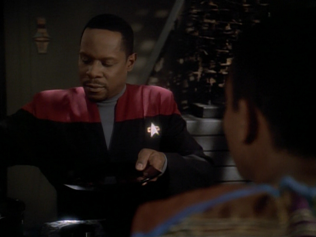 extant_StarTrek_DS9_3x23-FamilyBusiness_00072.jpg
