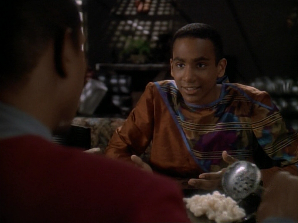 extant_StarTrek_DS9_3x23-FamilyBusiness_00081.jpg
