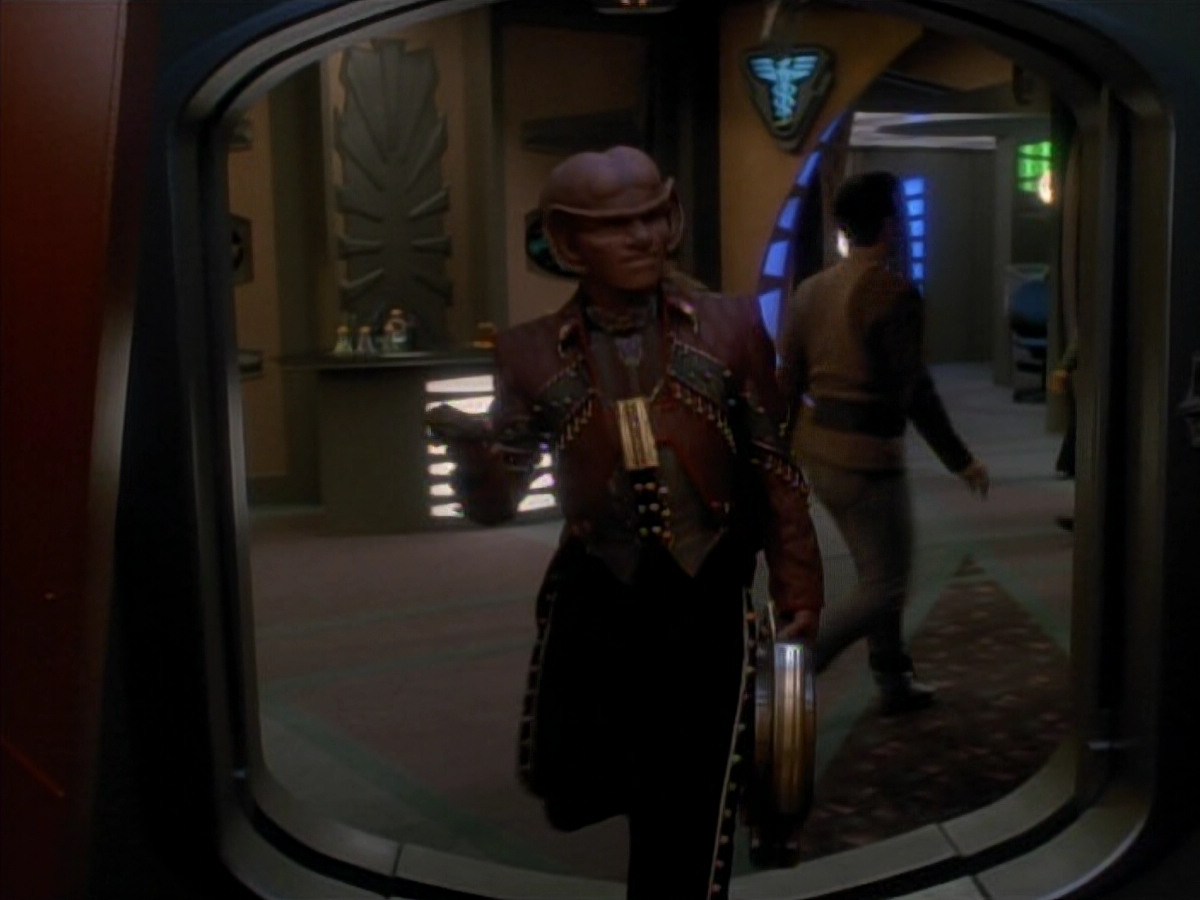 extant_StarTrek_DS9_3x23-FamilyBusiness_00203.jpg