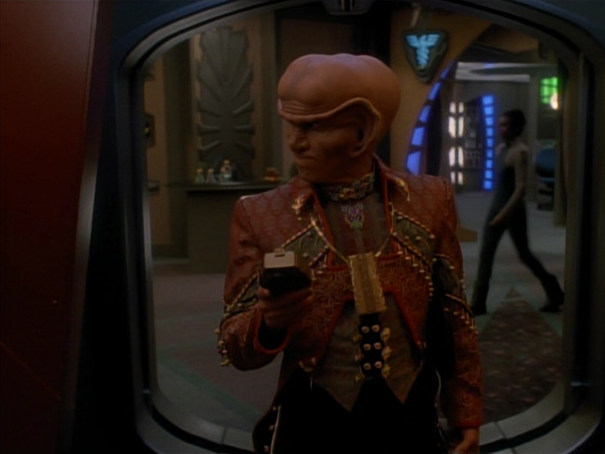 extant_StarTrek_DS9_3x23-FamilyBusiness_00206.jpg