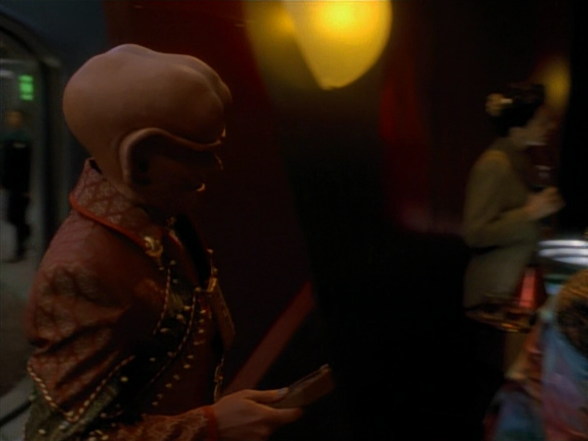 extant_StarTrek_DS9_3x23-FamilyBusiness_00210.jpg