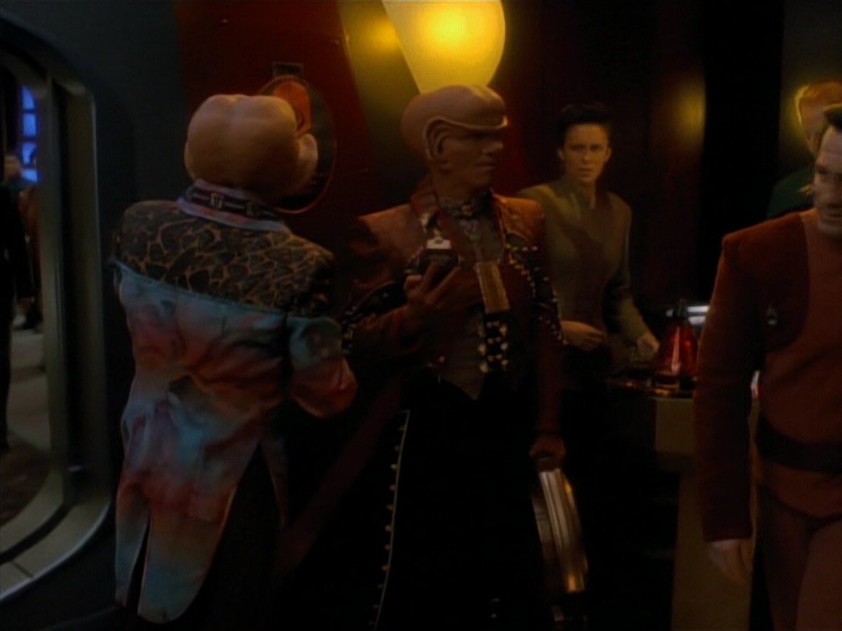 extant_StarTrek_DS9_3x23-FamilyBusiness_00234.jpg