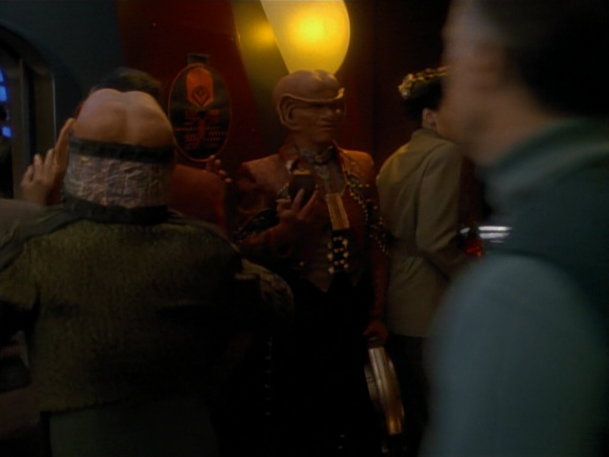 extant_StarTrek_DS9_3x23-FamilyBusiness_00237.jpg