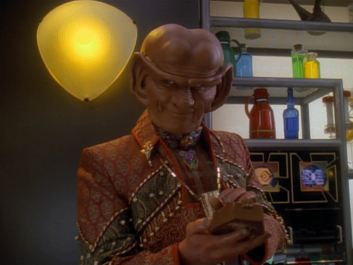 extant_StarTrek_DS9_3x23-FamilyBusiness_00478.jpg