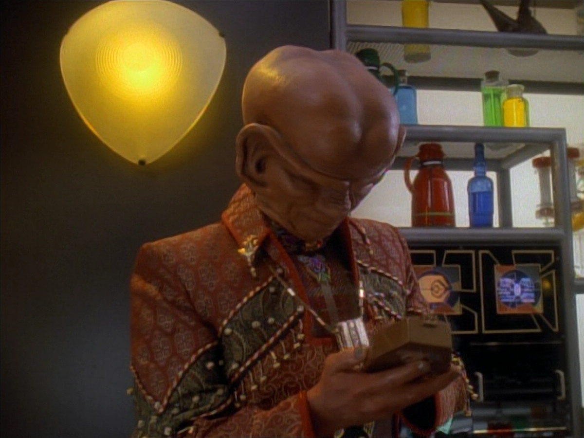 extant_StarTrek_DS9_3x23-FamilyBusiness_00480.jpg