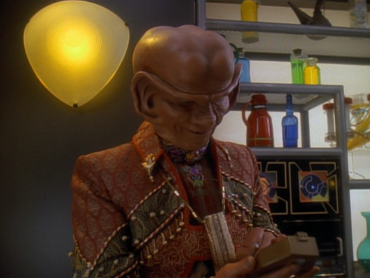extant_StarTrek_DS9_3x23-FamilyBusiness_00501.jpg