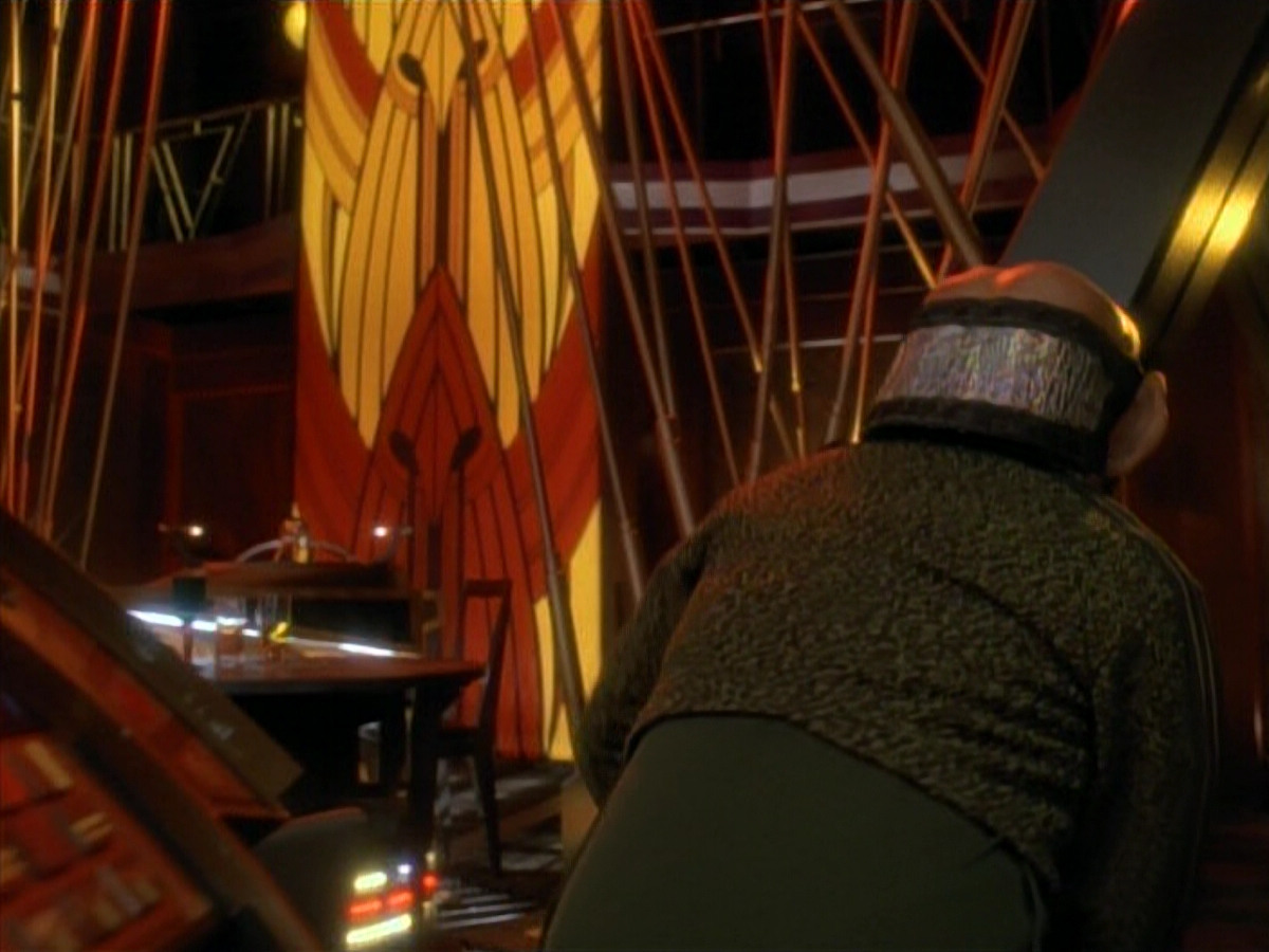 extant_StarTrek_DS9_3x23-FamilyBusiness_00516.jpg
