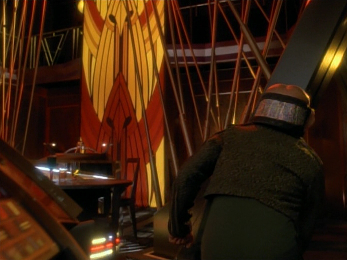 extant_StarTrek_DS9_3x23-FamilyBusiness_00517.jpg