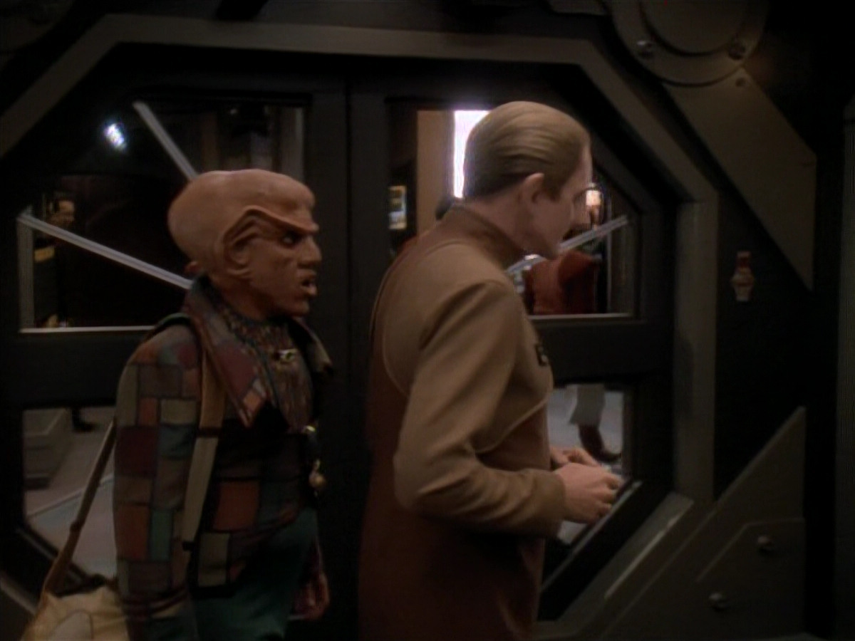 extant_StarTrek_DS9_3x23-FamilyBusiness_00677.jpg