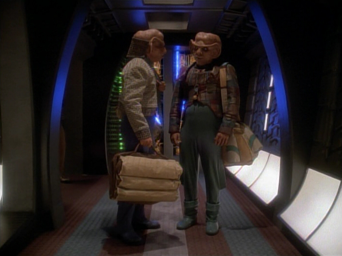 extant_StarTrek_DS9_3x23-FamilyBusiness_00829.jpg