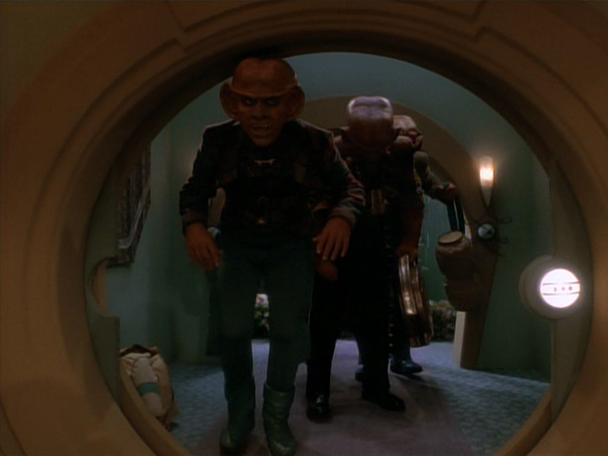 extant_StarTrek_DS9_3x23-FamilyBusiness_00951.jpg