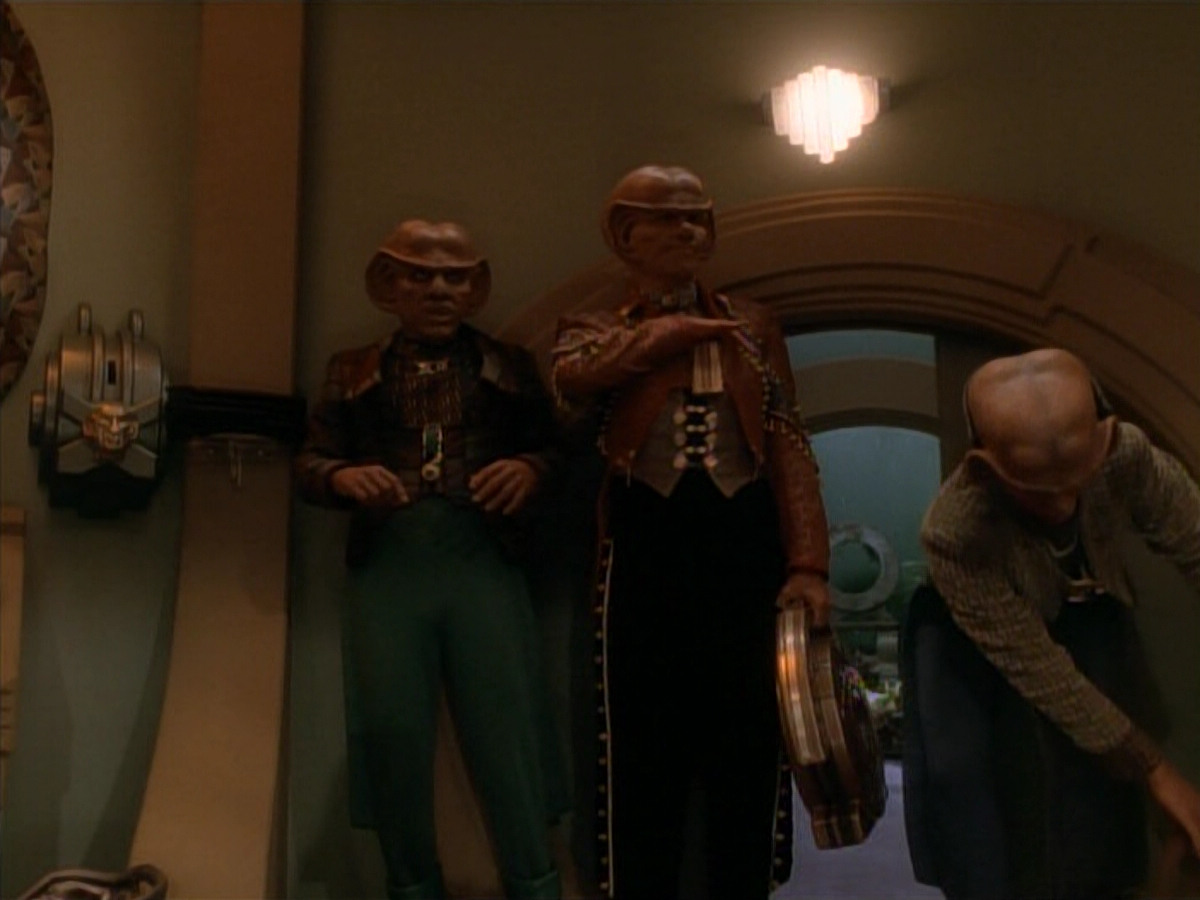 extant_StarTrek_DS9_3x23-FamilyBusiness_00961.jpg