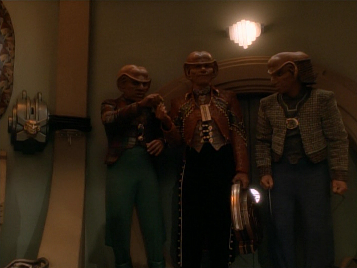 extant_StarTrek_DS9_3x23-FamilyBusiness_00965.jpg