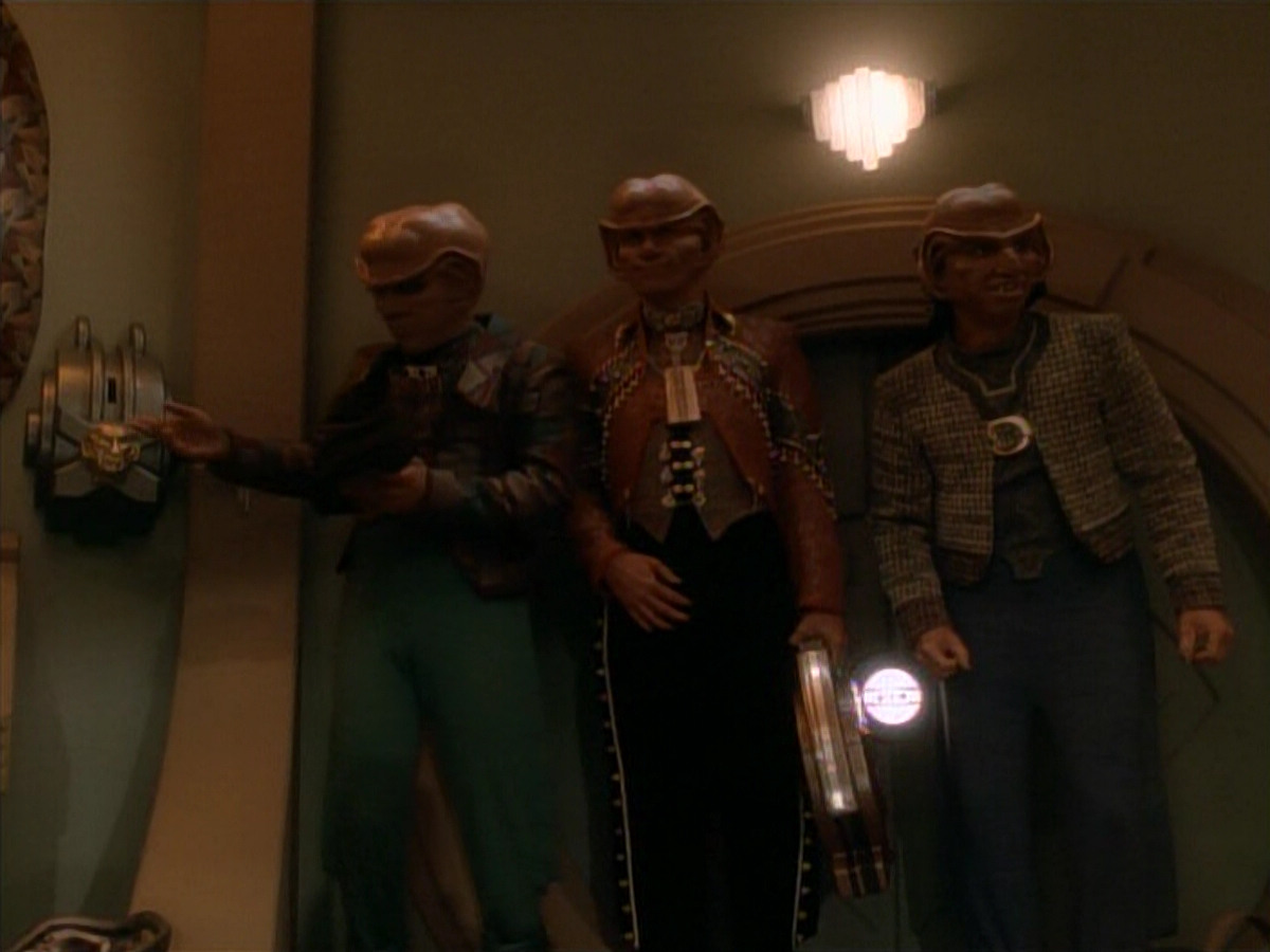 extant_StarTrek_DS9_3x23-FamilyBusiness_00972.jpg