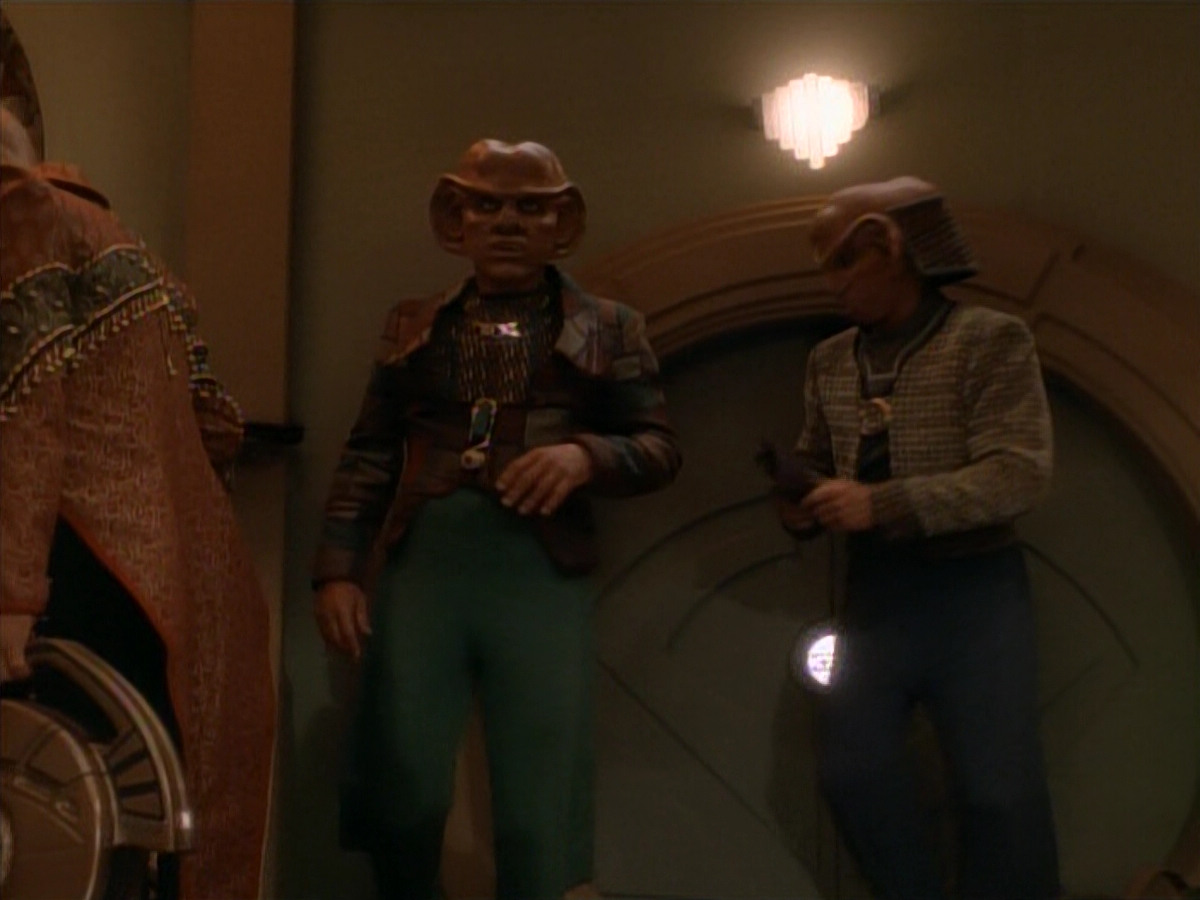 extant_StarTrek_DS9_3x23-FamilyBusiness_00992.jpg