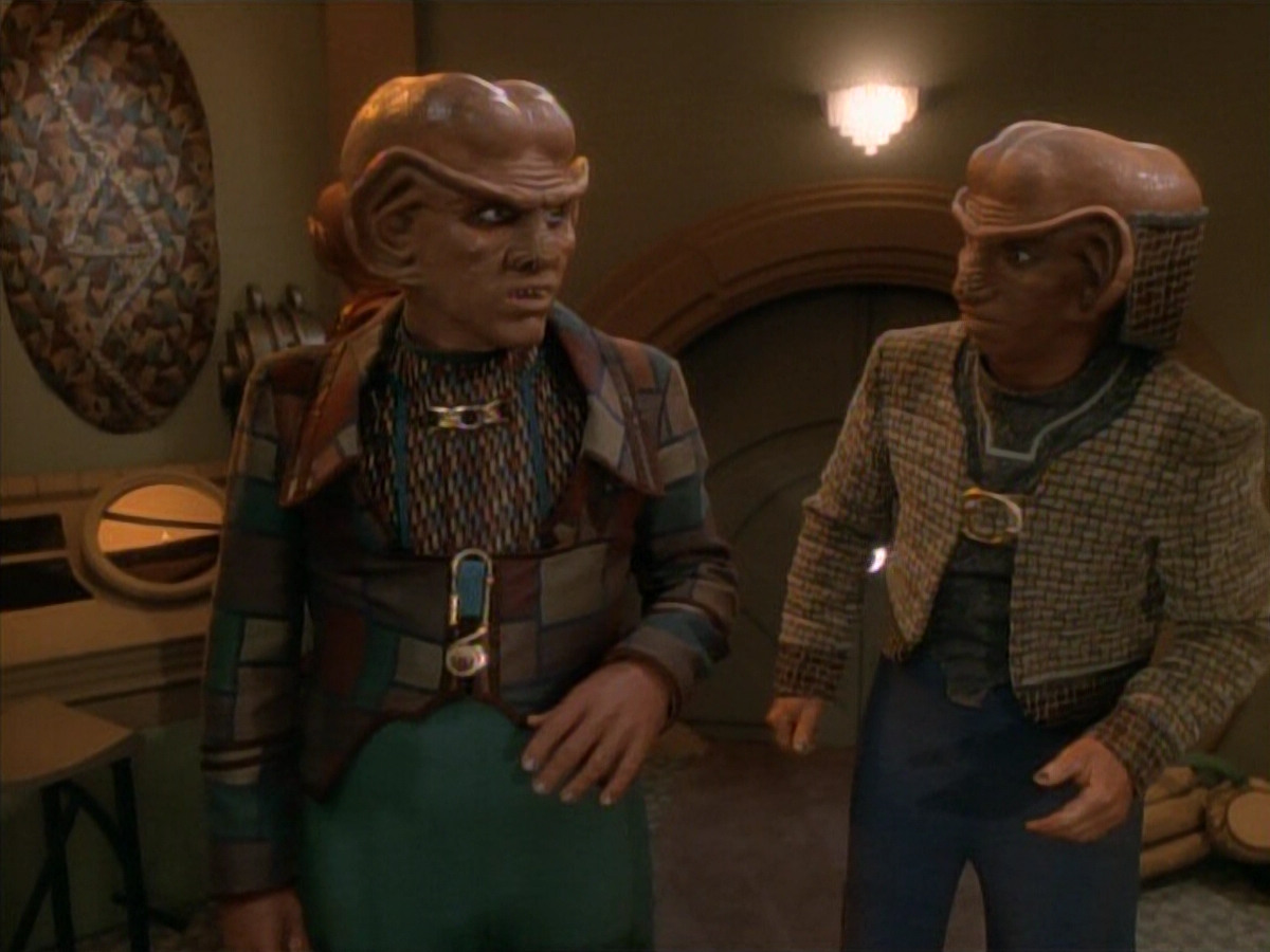 extant_StarTrek_DS9_3x23-FamilyBusiness_01001.jpg