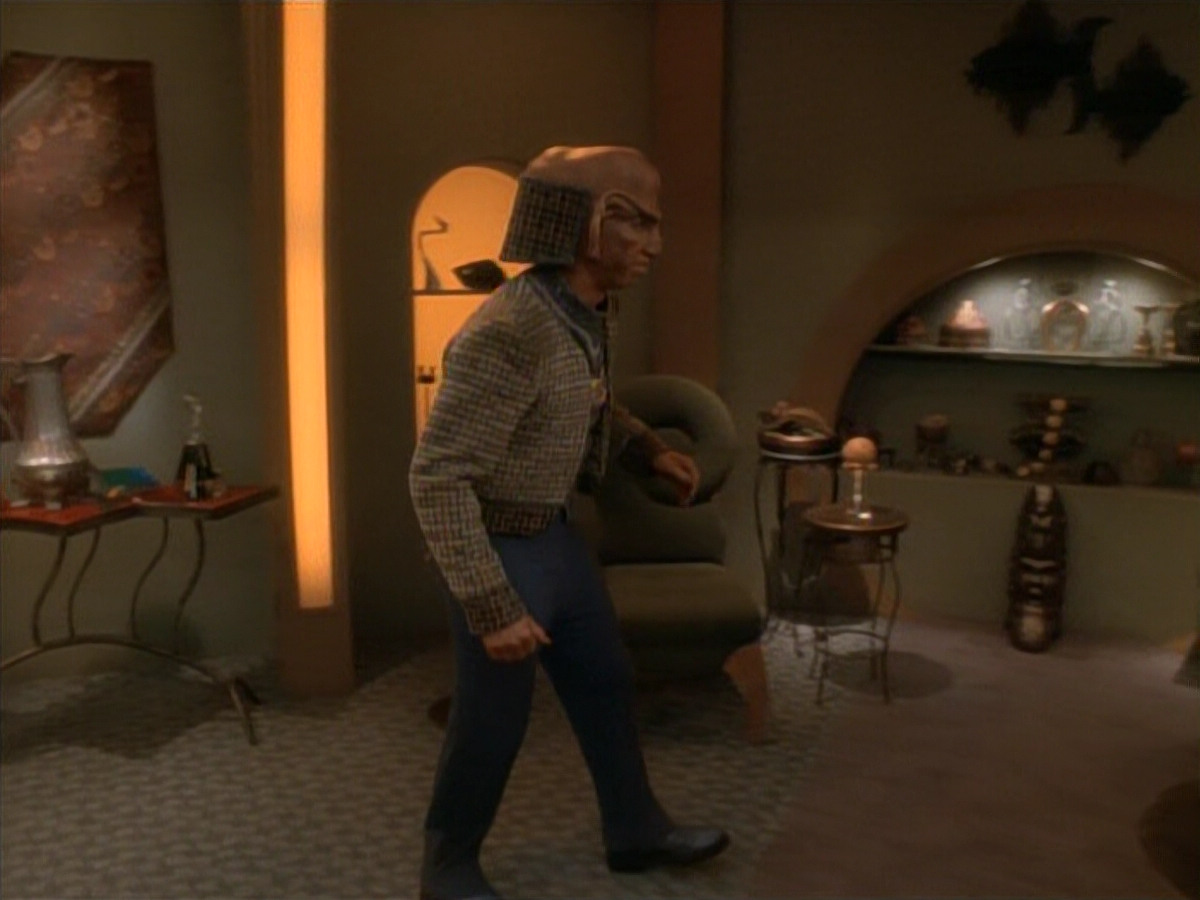 extant_StarTrek_DS9_3x23-FamilyBusiness_01013.jpg