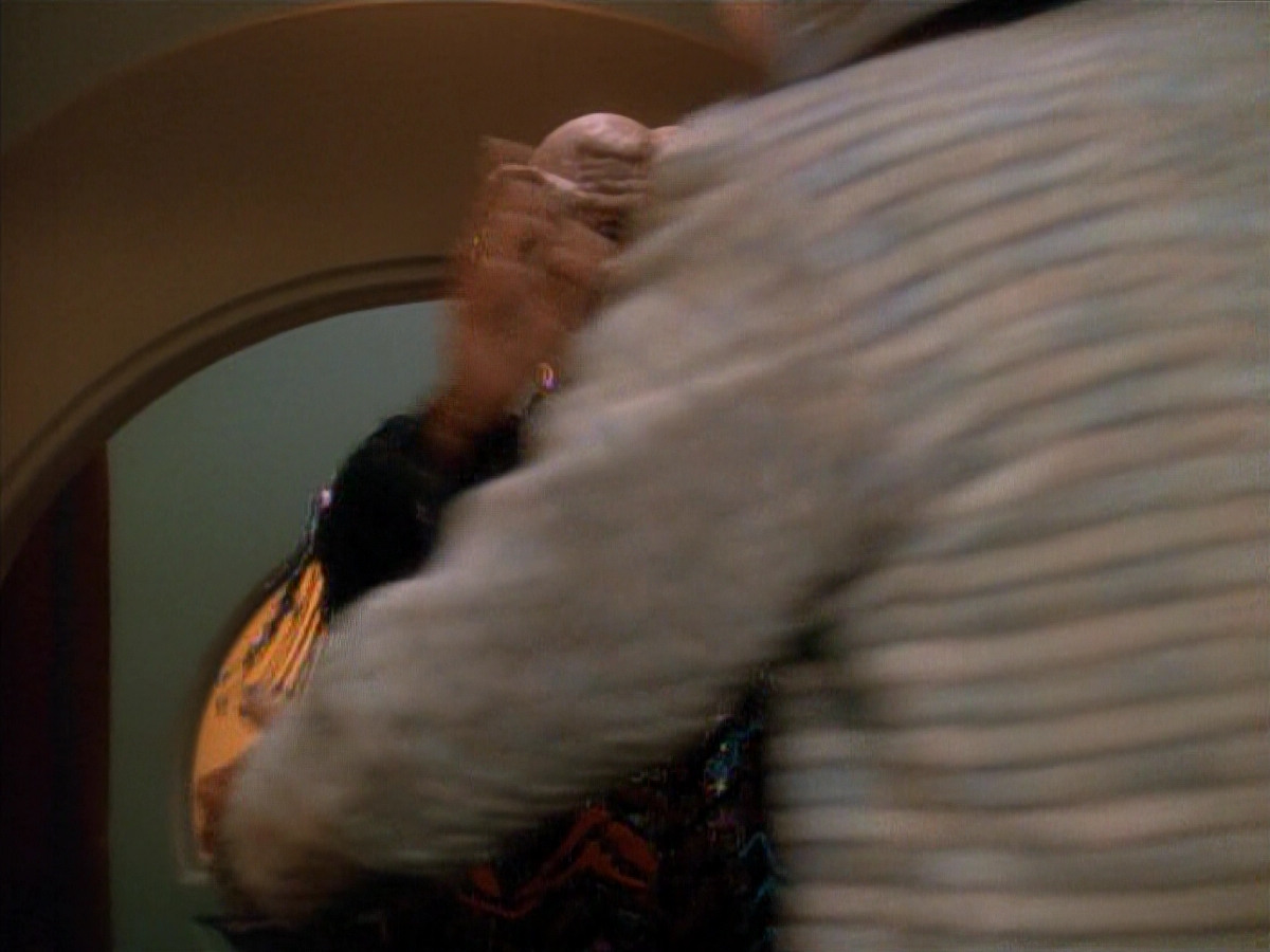 extant_StarTrek_DS9_3x23-FamilyBusiness_01081.jpg