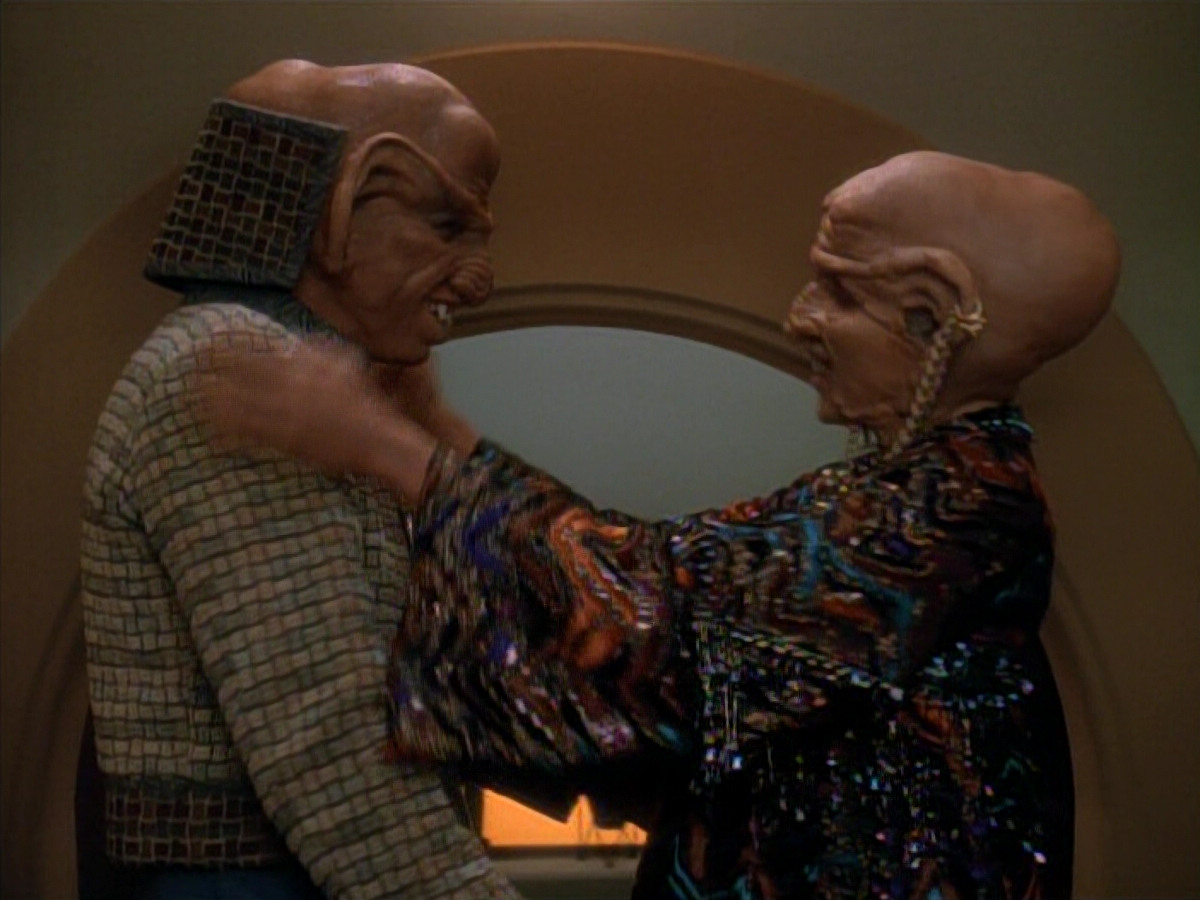 extant_StarTrek_DS9_3x23-FamilyBusiness_01086.jpg