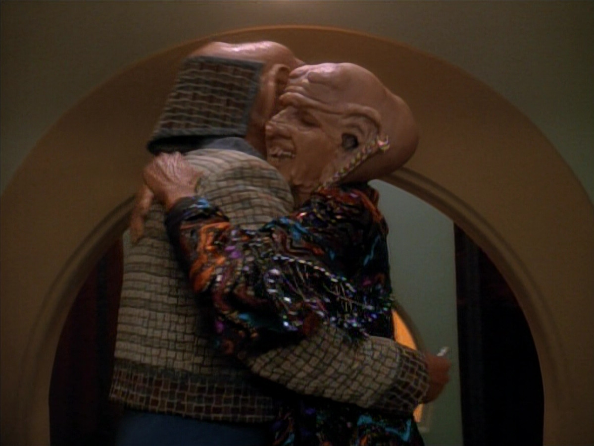 extant_StarTrek_DS9_3x23-FamilyBusiness_01088.jpg