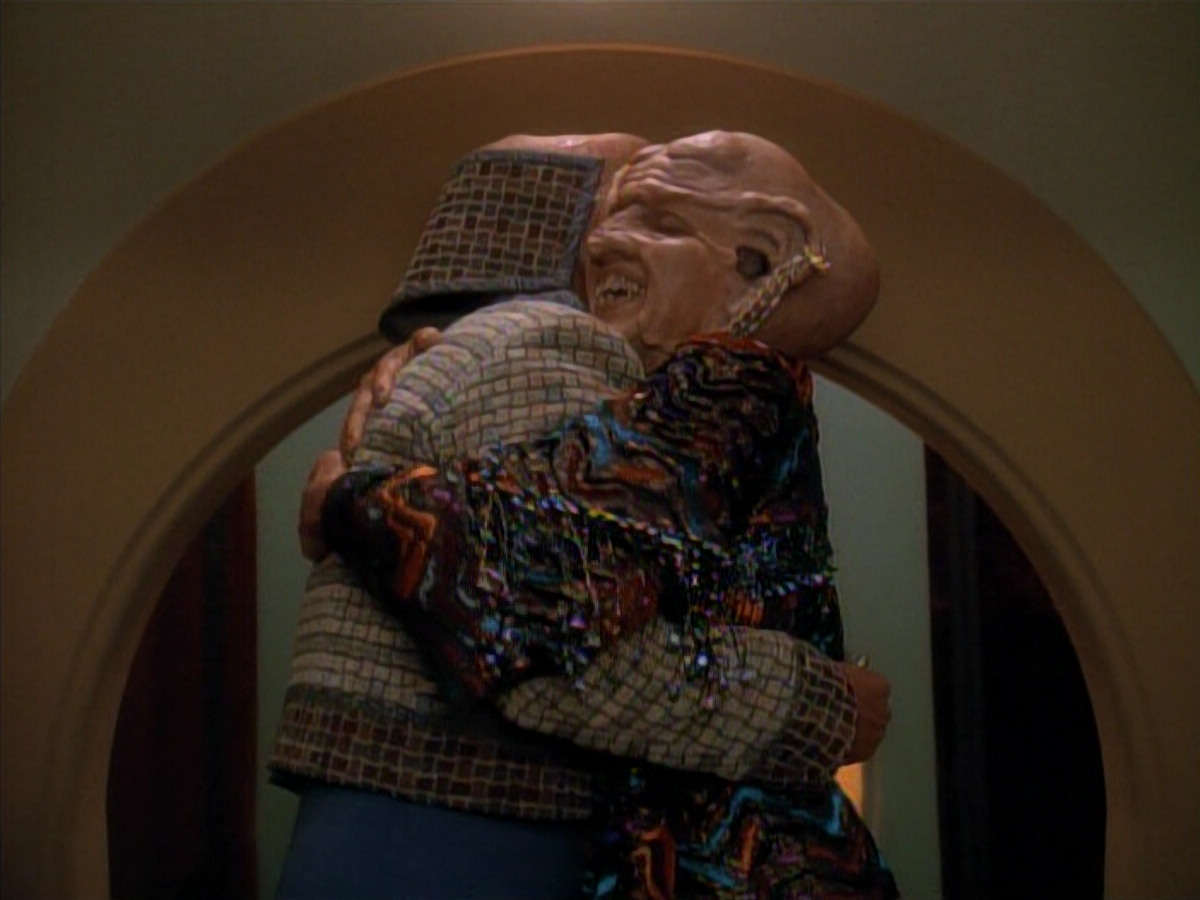 extant_StarTrek_DS9_3x23-FamilyBusiness_01089.jpg
