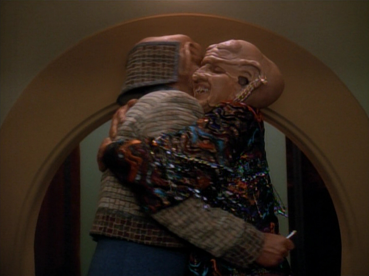 extant_StarTrek_DS9_3x23-FamilyBusiness_01090.jpg